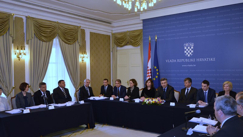 Predsjednik Vlade: Potpisivanjem ugovora o bespovratnim sredstvima konkretiziramo koristi od članstva u EU 